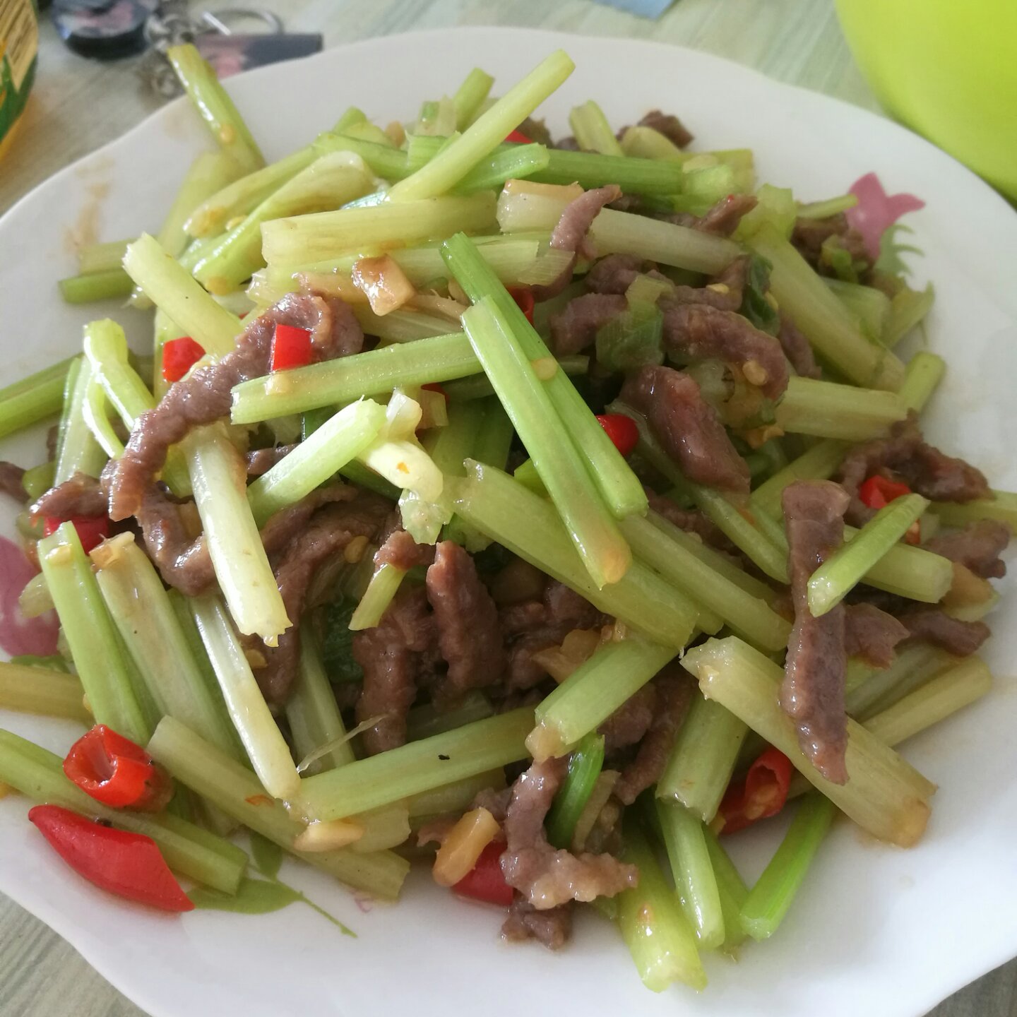 芹菜炒牛肉