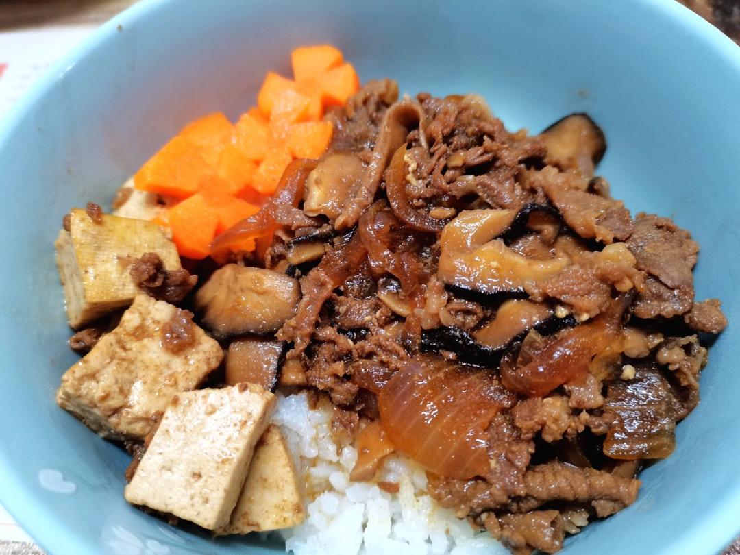 斋藤家的陌子做的日式照烧牛肉饭