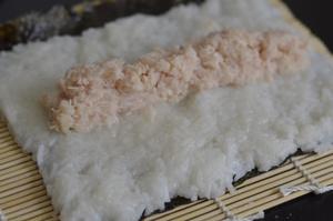 Tuna & Avocado寿司卷的做法 步骤5
