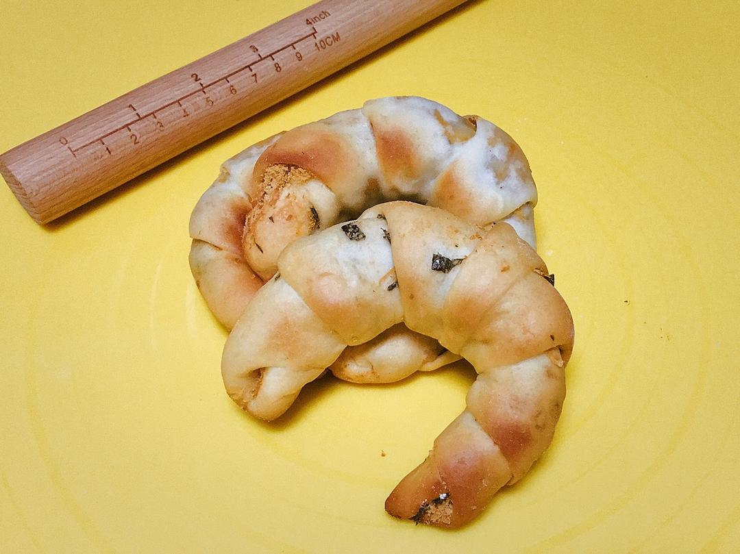 好看好吃的金牛角软面包