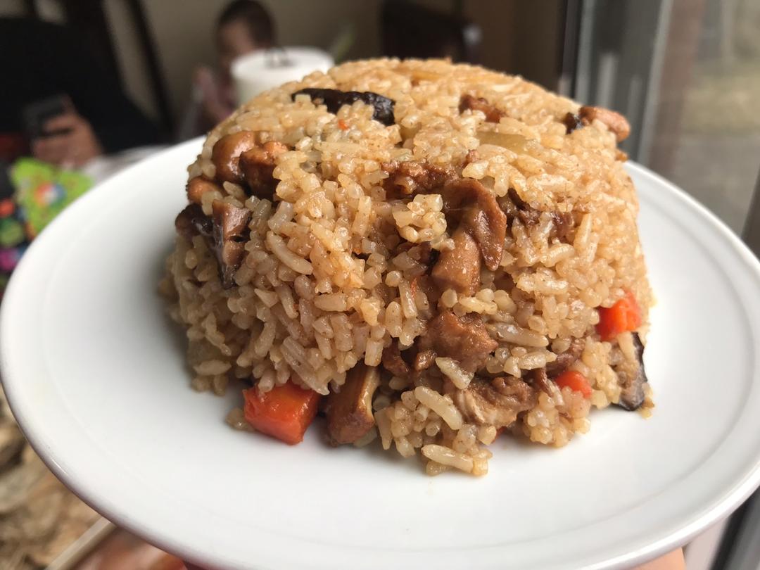 香菇鸡肉焖饭