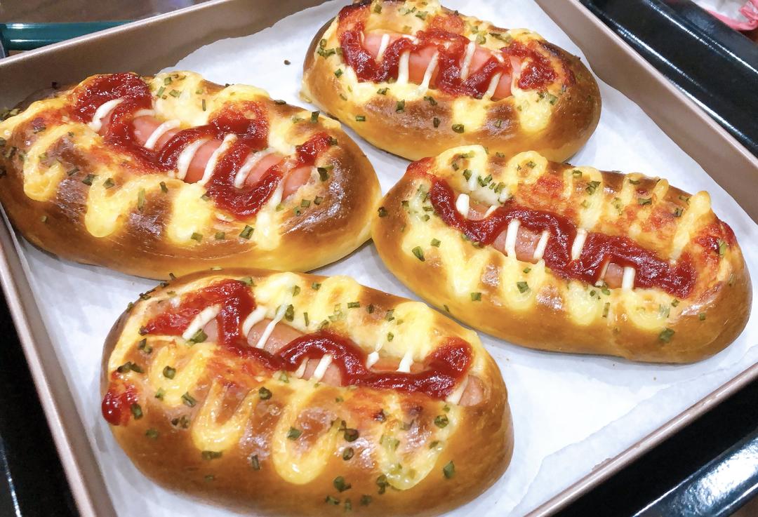 葱香香肠面包的做法