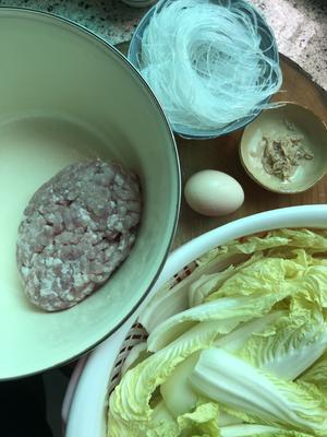 白菜肉圆粉丝煲的做法 步骤1