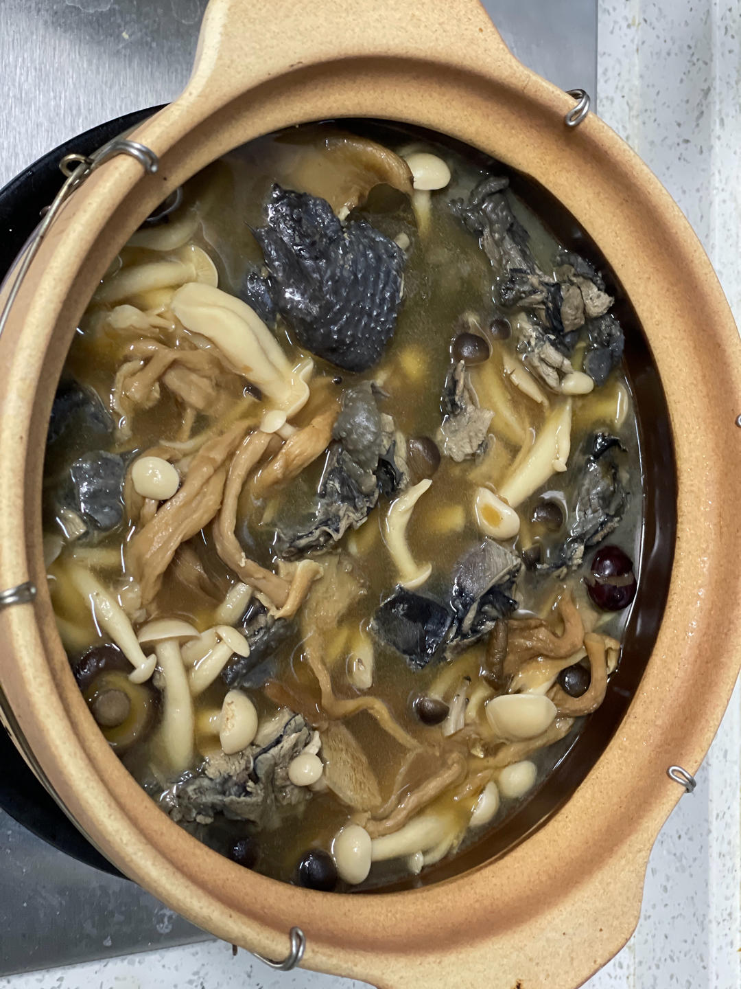 奶奶教的鲜香肥美香菇炖鸡汤