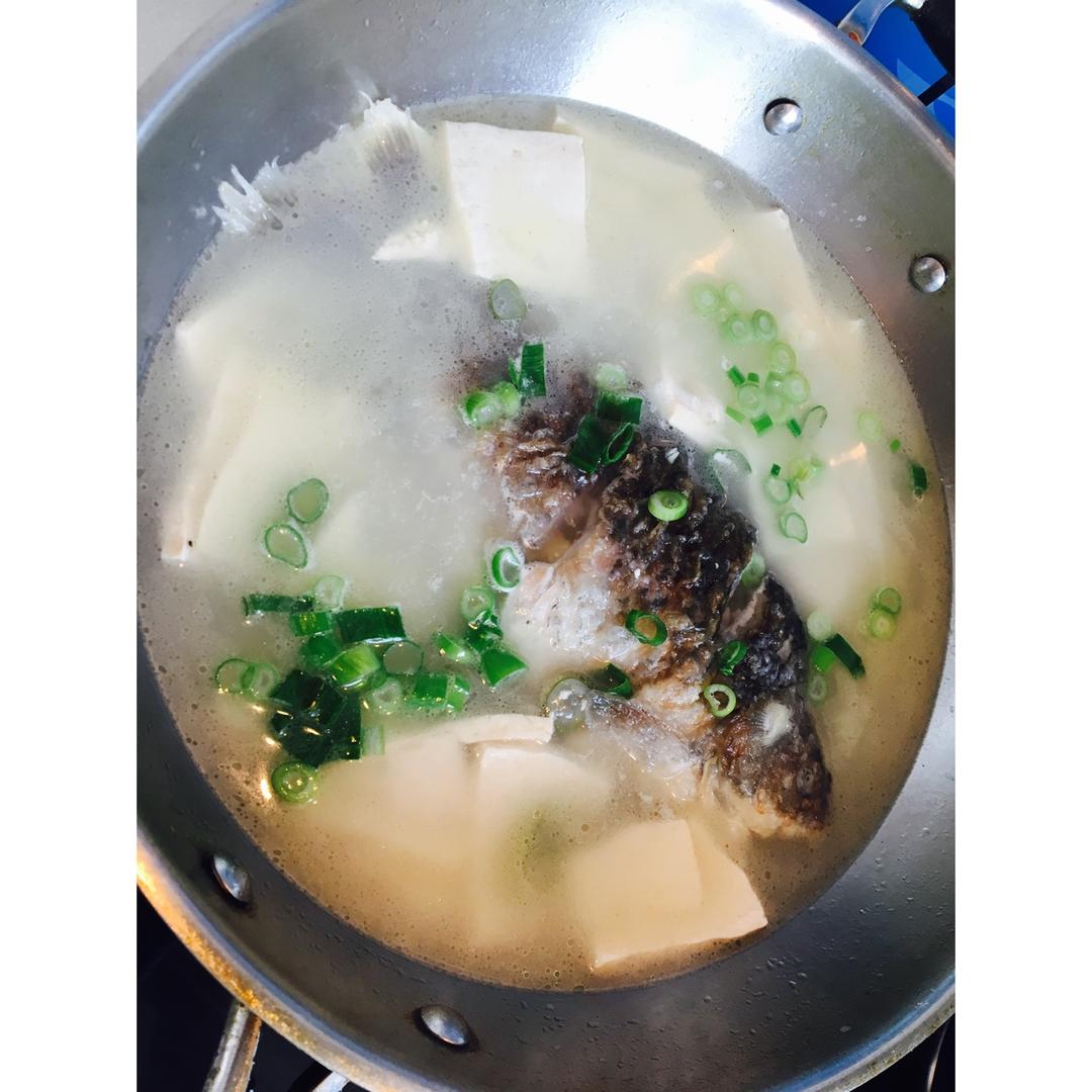奶白鲫鱼汤