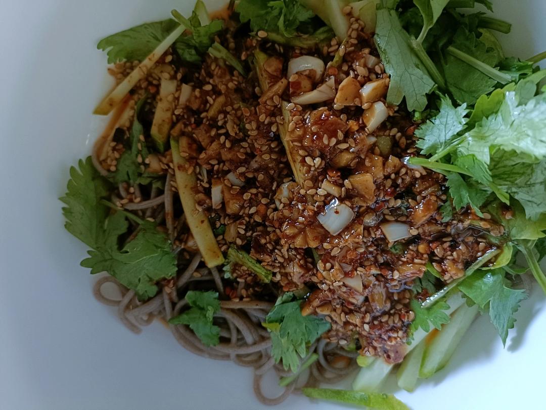 酸辣爽口的凉拌面！保证吃一次就上瘾