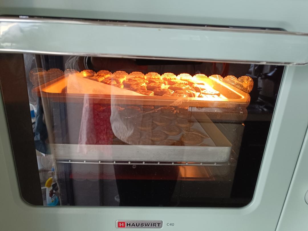 薄薄的，脆脆的，减肥期也能吃的全麦苏打饼干