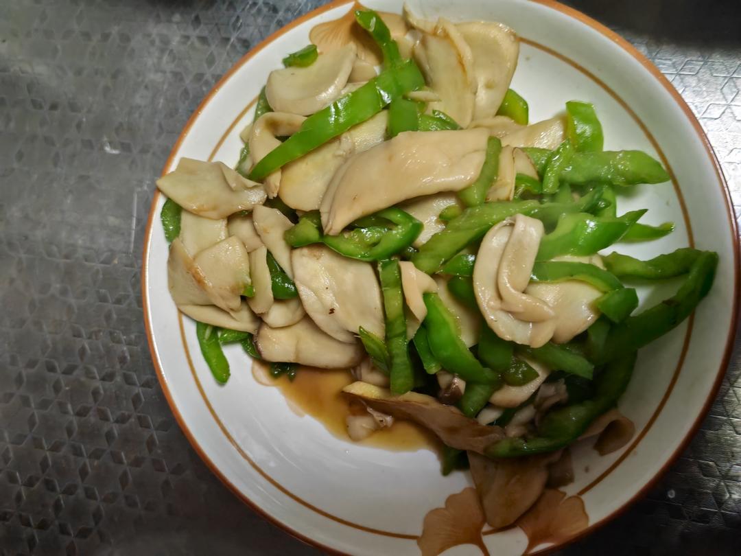杏鲍菇炒青椒