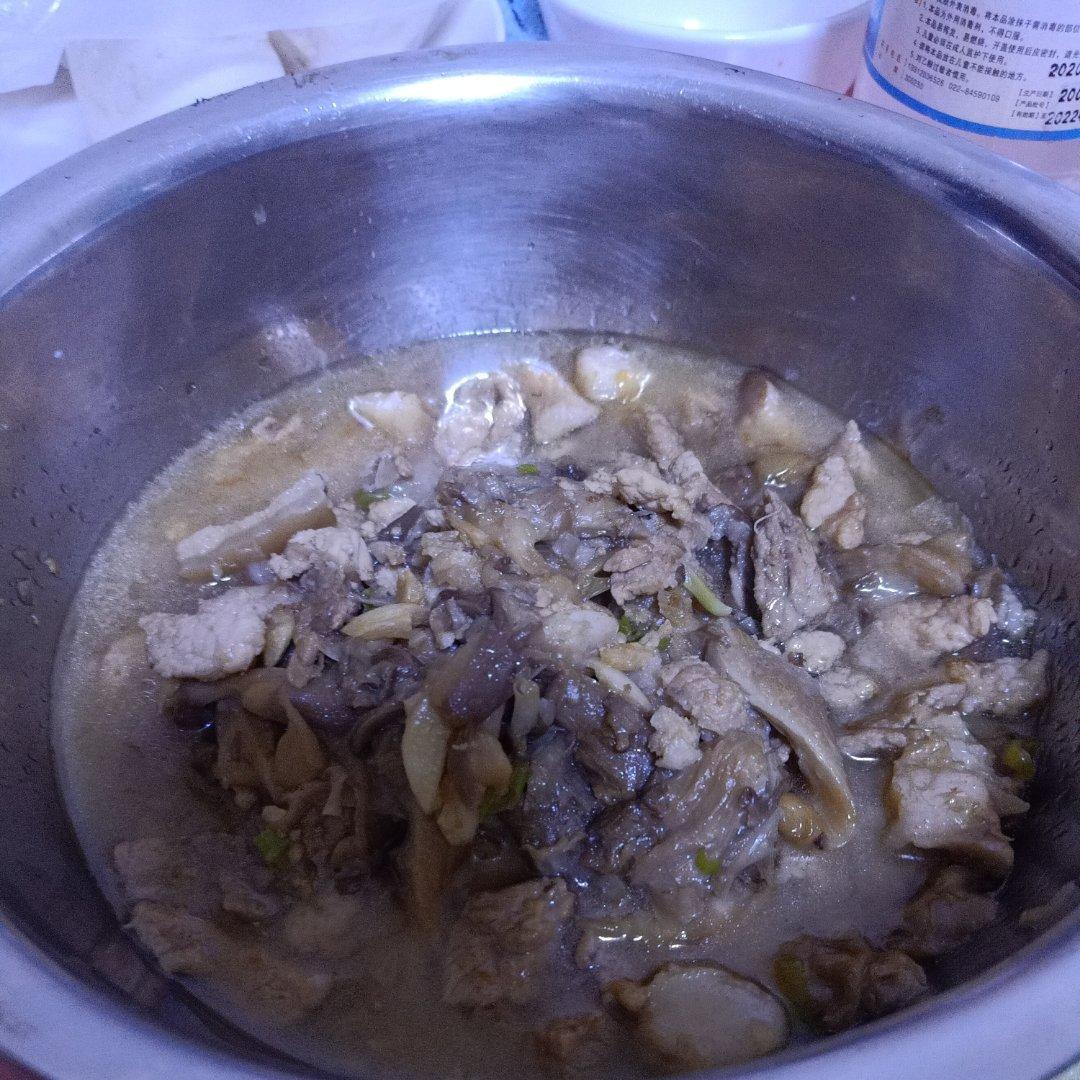平菇/海鲜菇炒肉