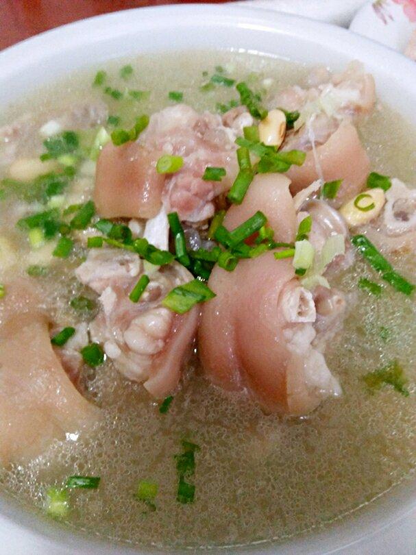 琳小琳-2做的川味蹄花汤