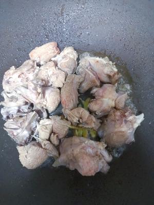 炒酱香仔姜鸭肉的做法 步骤4