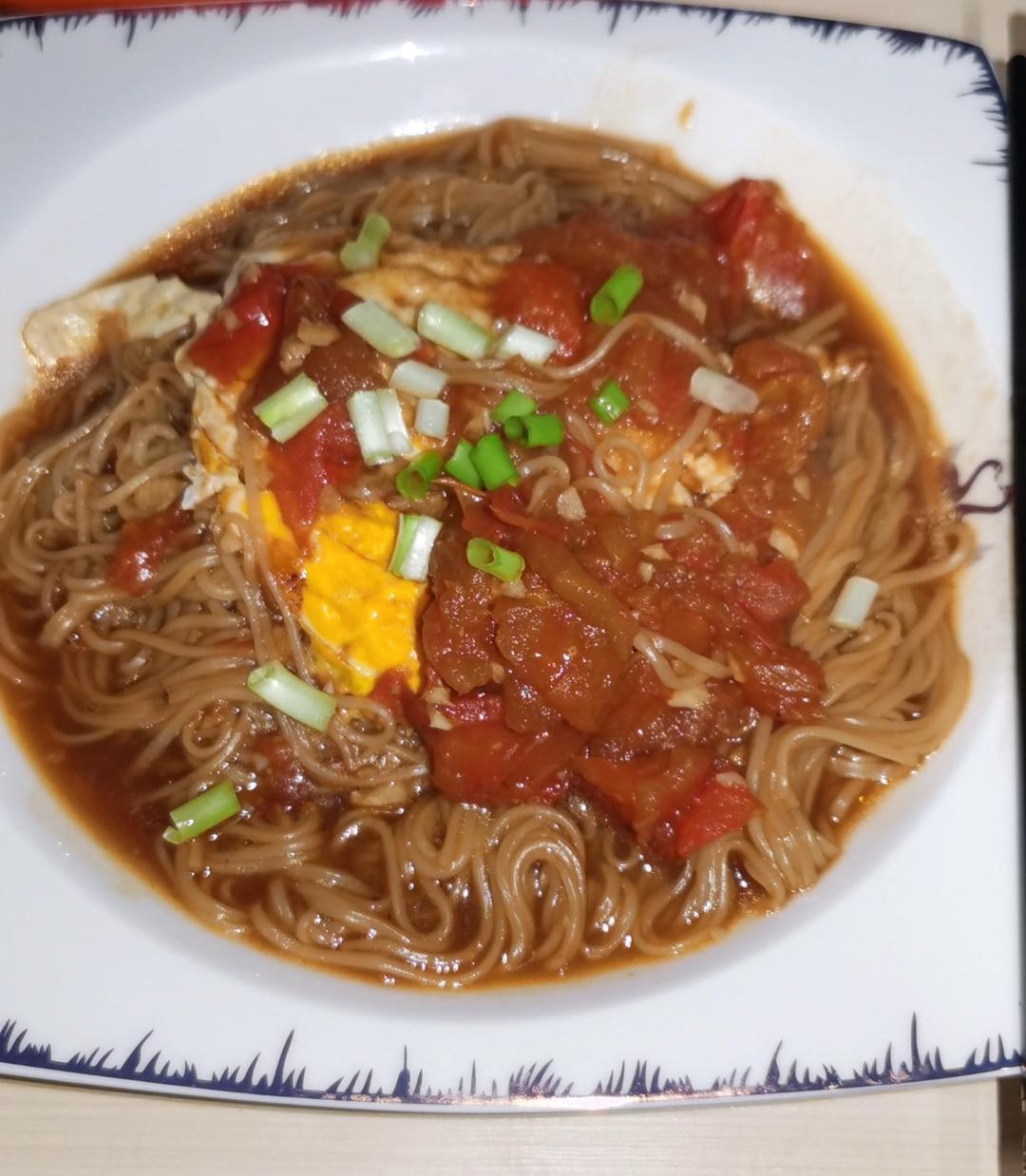 番茄荷包蛋焖面