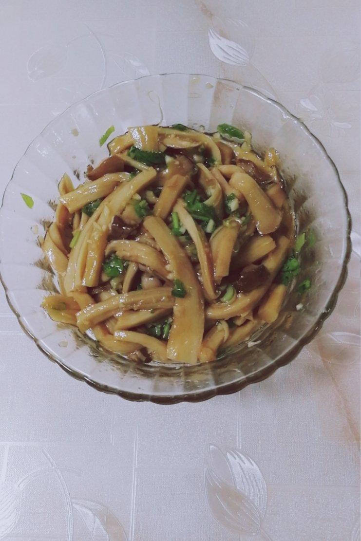 惊艳又开胃：凉拌手撕杏鲍菇（鸡腿菇）
