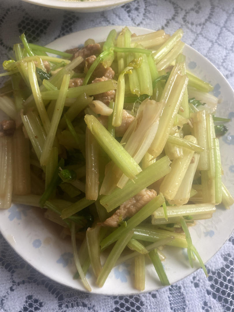 下饭芹菜炒肉