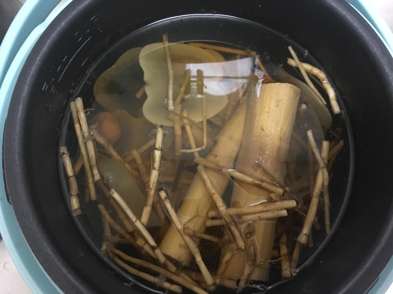 竹蔗茅根糖水