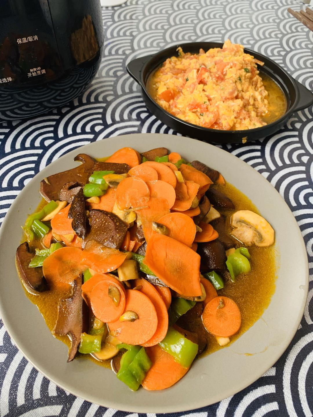 蚝油牛肝菌青椒胡萝卜片