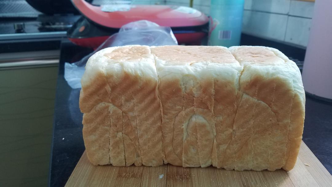 做一次就成功的牛奶吐司面包（手和面揉出手套膜）最后附全麦吐司