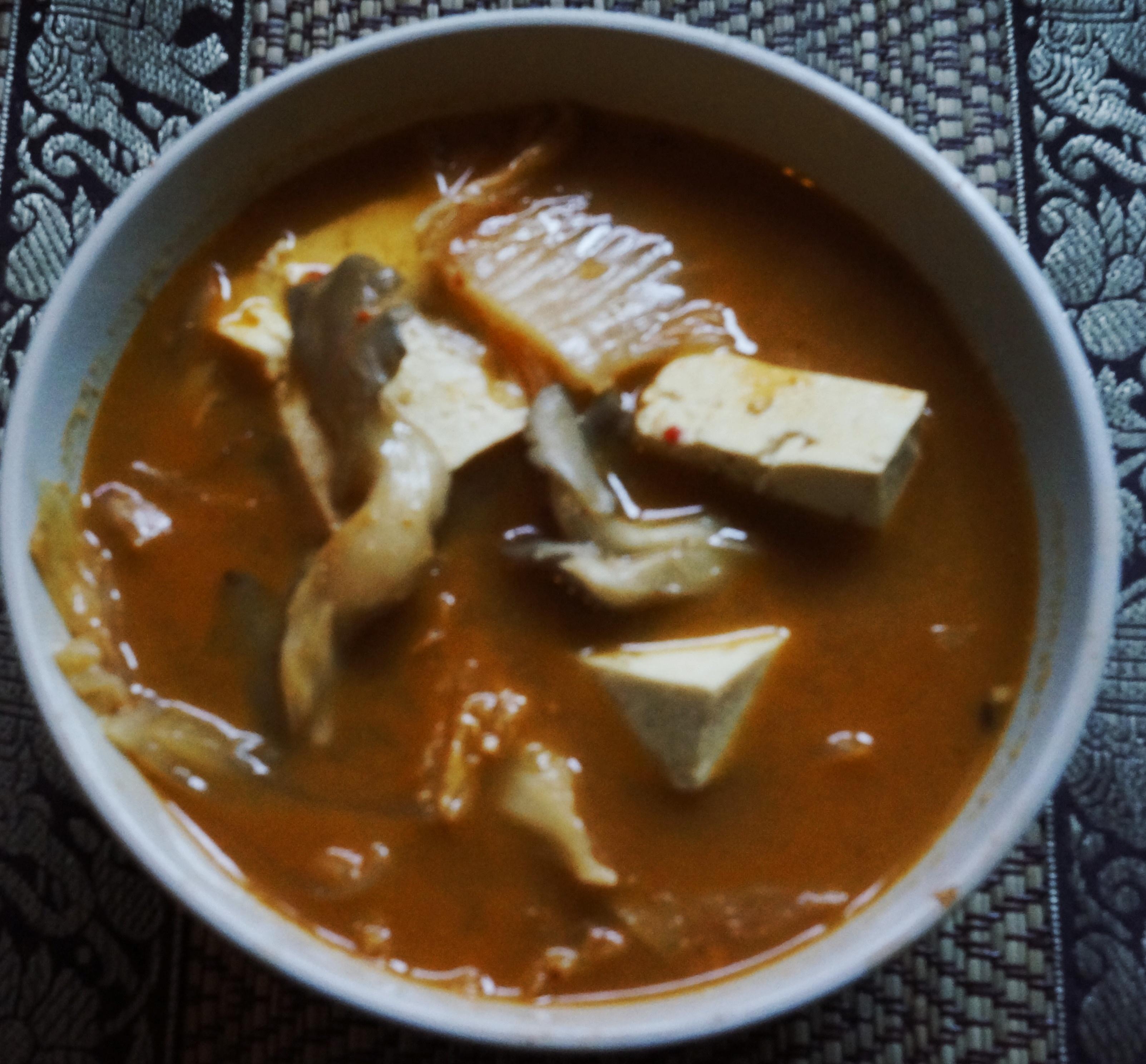（小两口）辣白菜豆腐蘑菇汤