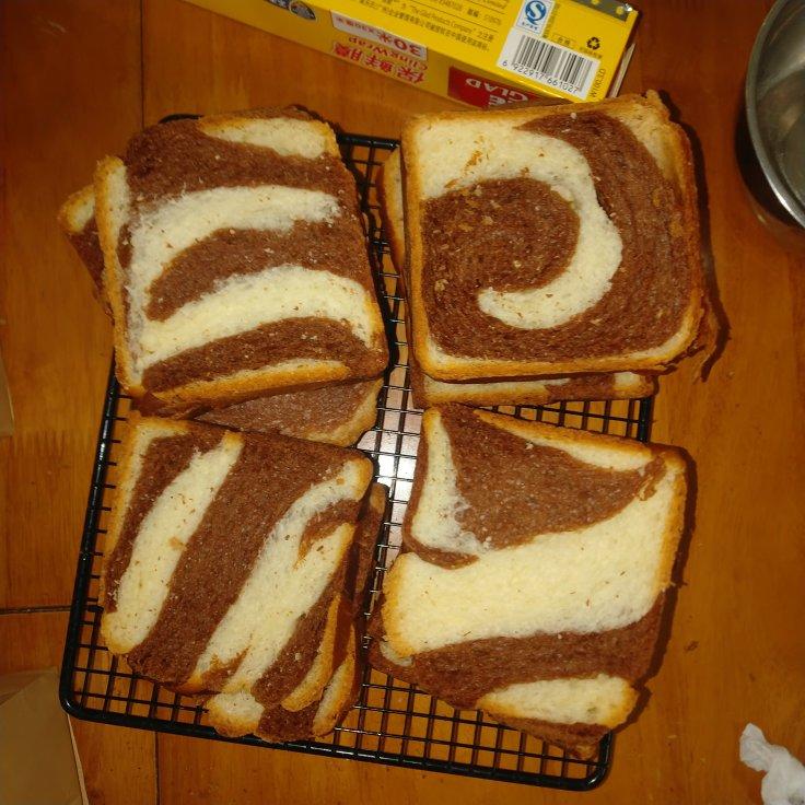 鲜奶/巧克力双色土司                                旋涡/斑马纹/单色