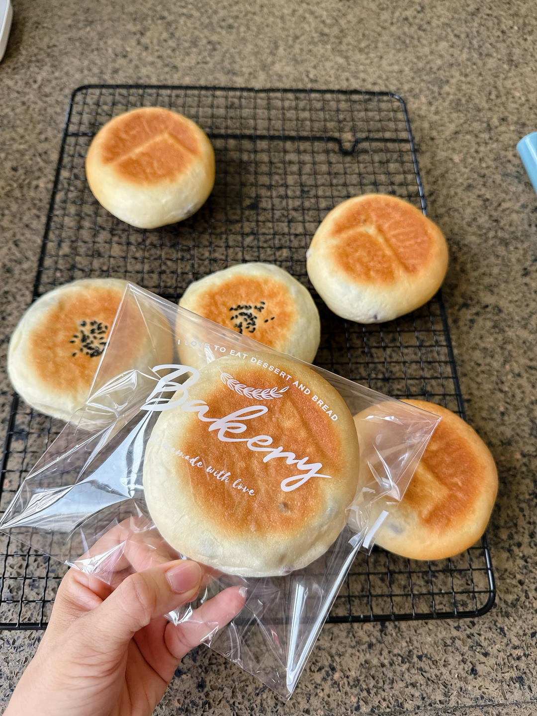松软香甜的红豆乳酪包🍯真的好吃到没话说～