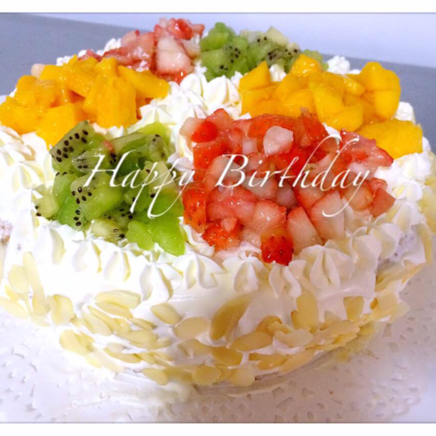 鲜奶双拼水果蛋糕