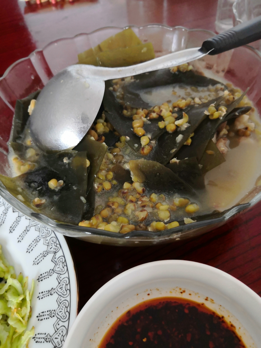 【夏日佳品】绿豆海带棒子骨汤的做法