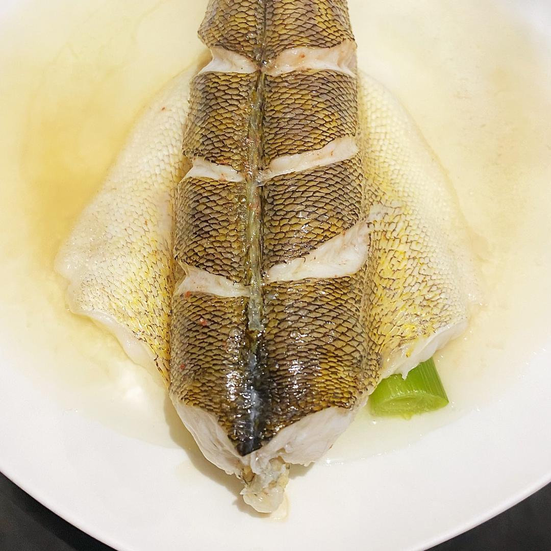 清蒸碧古鱼(玻璃梭鲈,墙眼,walleye无赖)的做法 步骤6