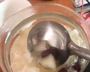 银耳雪梨红枣汤的做法 步骤2