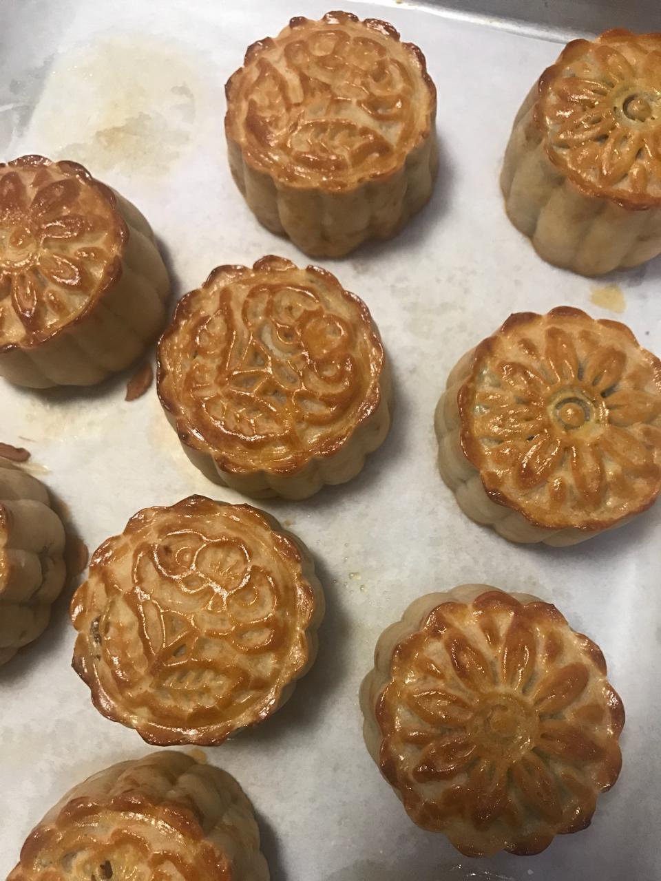 广式月饼－－蛋黄豆沙月饼