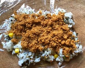 多出来的米饭和菜怎么办—罗森同款三角饭团🍙的做法 步骤17