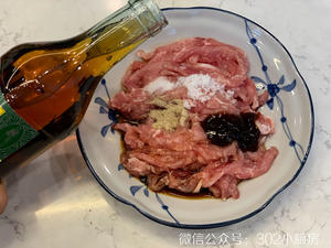 【0335】韭菜苔炒肉丝 <302小厨房>的做法 步骤2