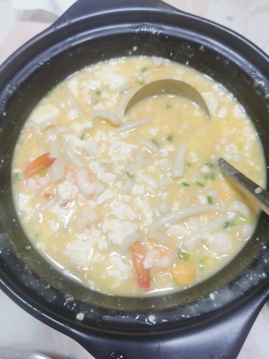 鲜掉眉毛！咸蛋黄鲜虾豆腐｜天冷煮一锅，暖胃又舒心