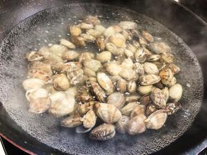 酱香炒花甲🐚蛤蜊🐚的做法 步骤2