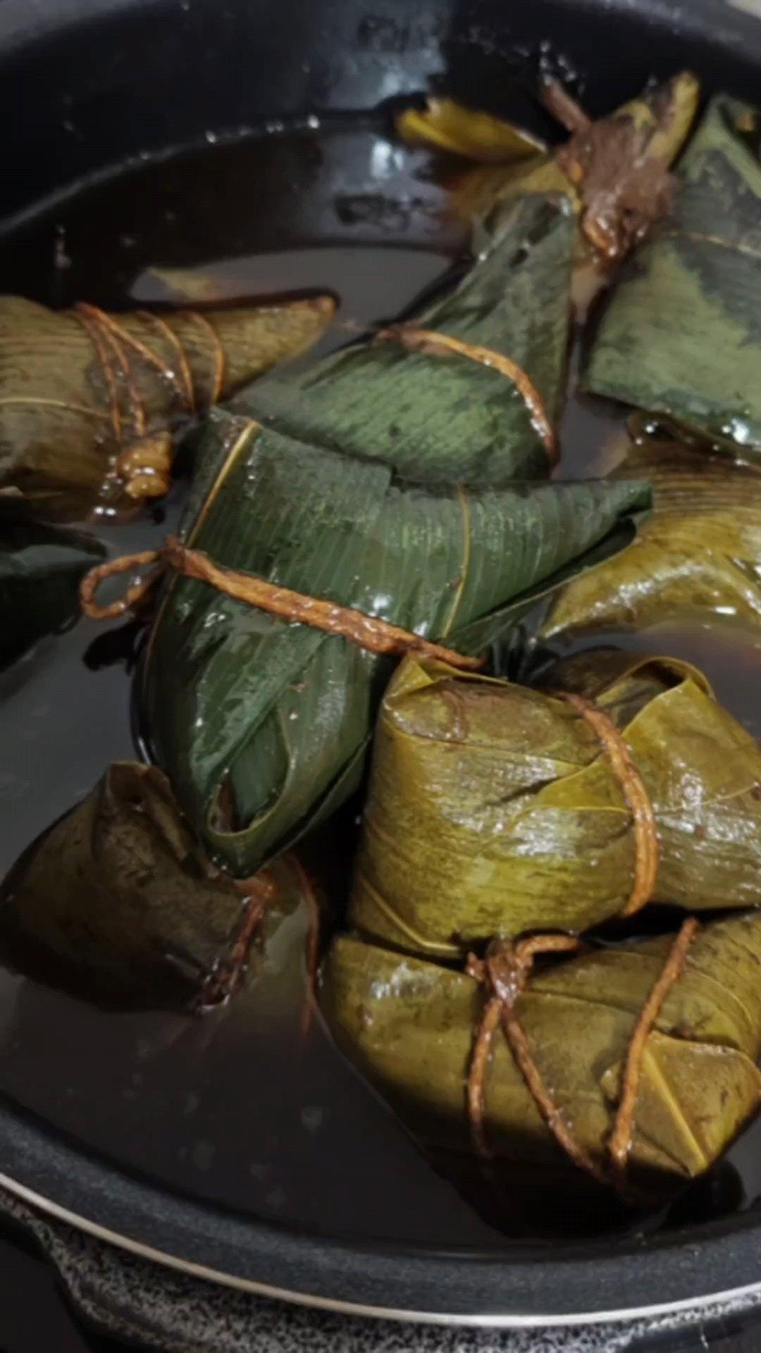 咸蛋黄大肉粽子