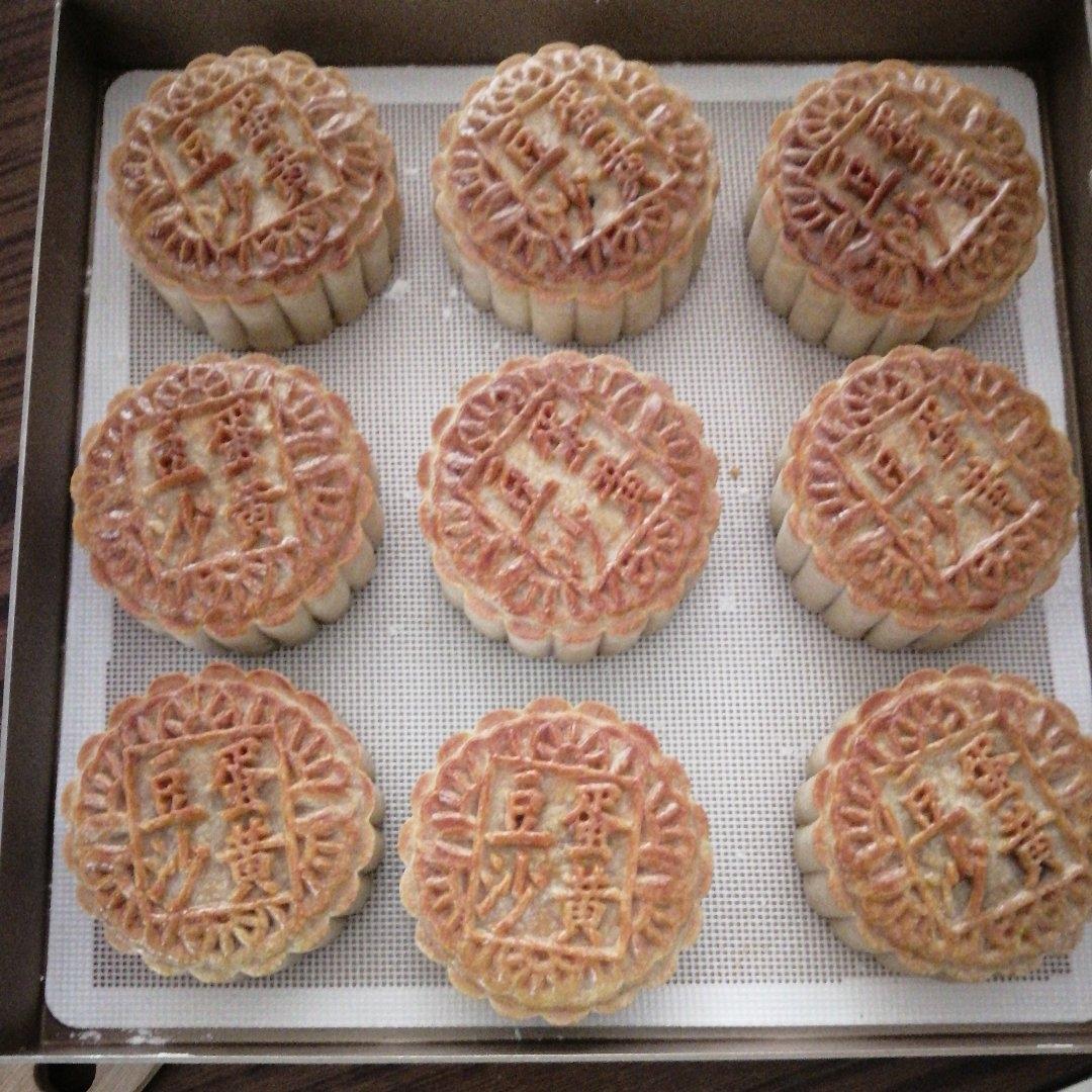 广式月饼—蛋黄莲蓉月饼