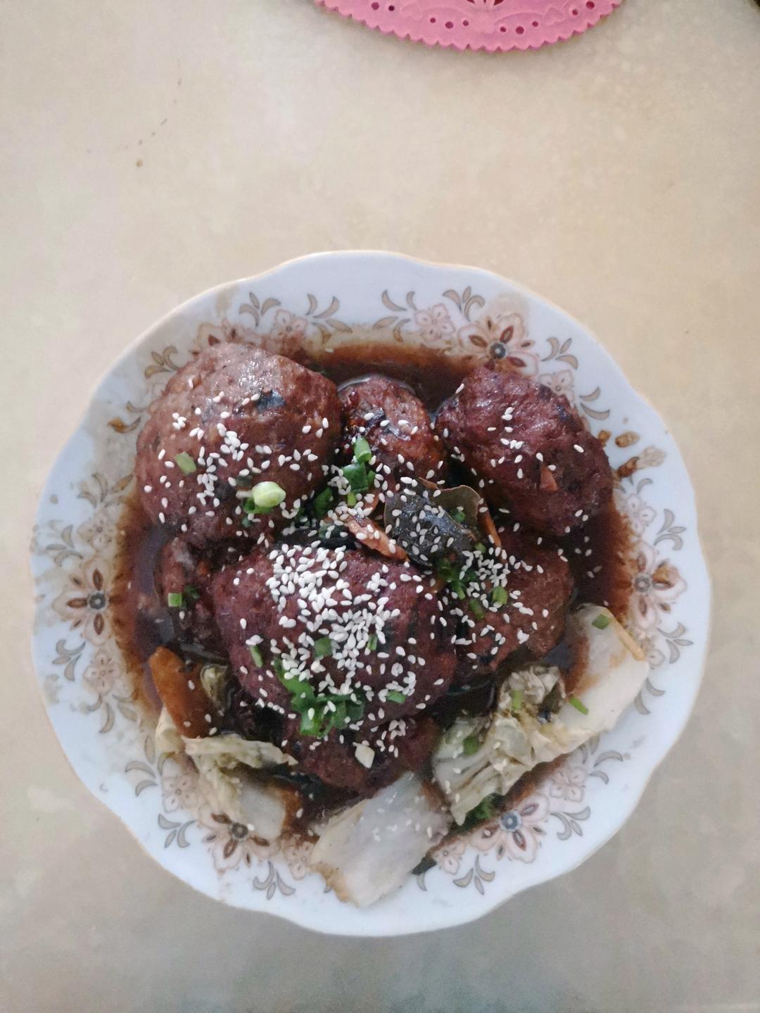 简单的红烧狮子头～拌饭太香了