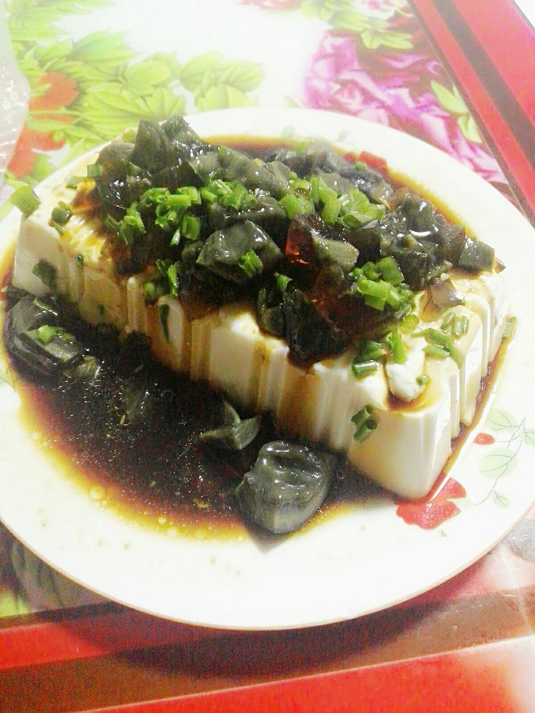 凉拌皮蛋豆腐