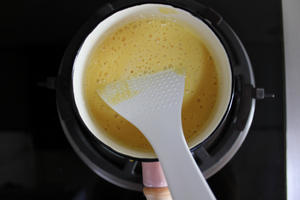 芒果牛奶雪花糕的做法 步骤6