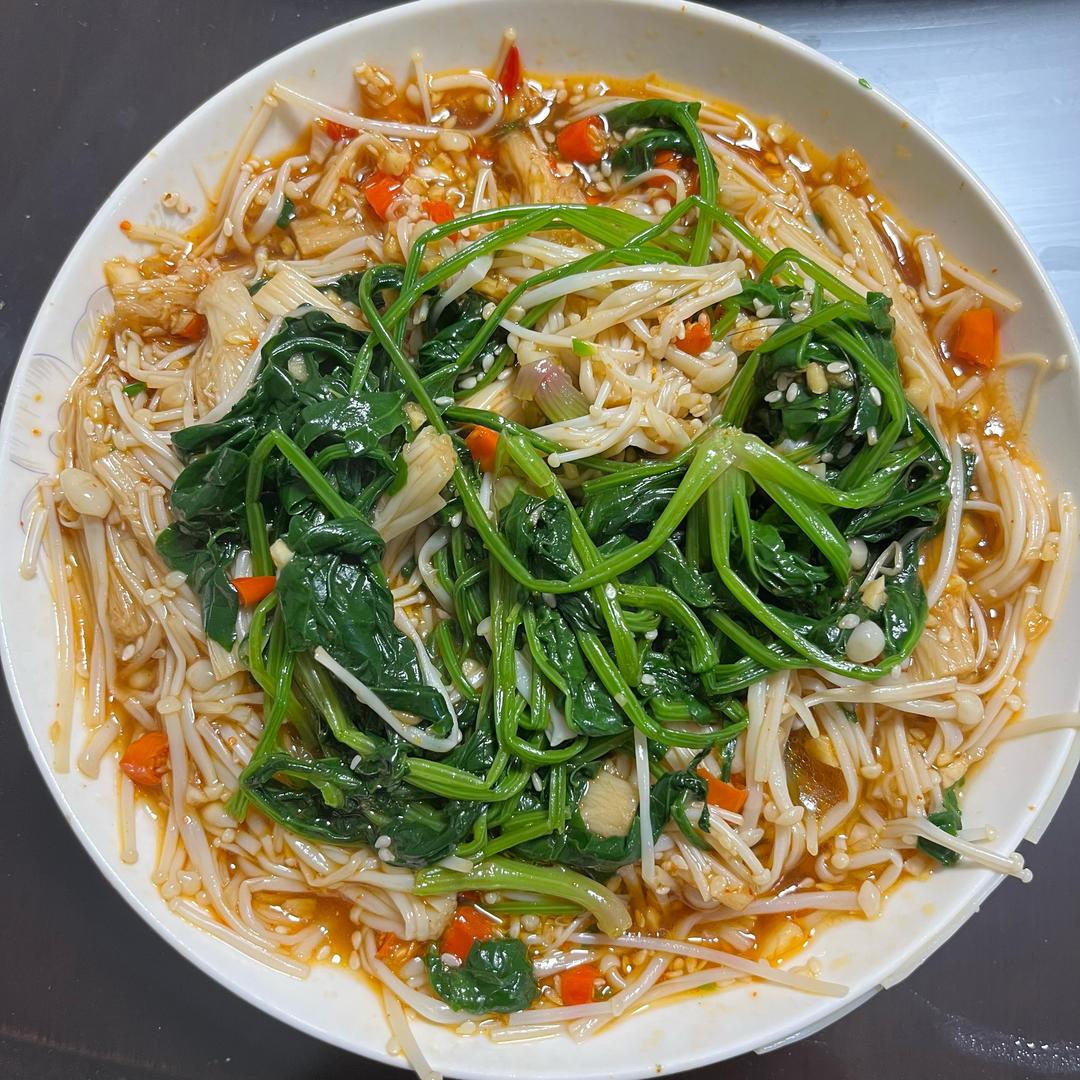 解馋减脂餐！酸辣开胃又下饭的菠菜拌金针菇