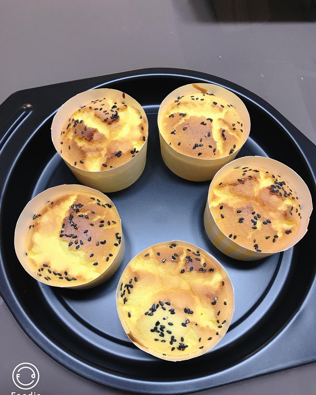 软绵绵戚风纸杯蛋糕