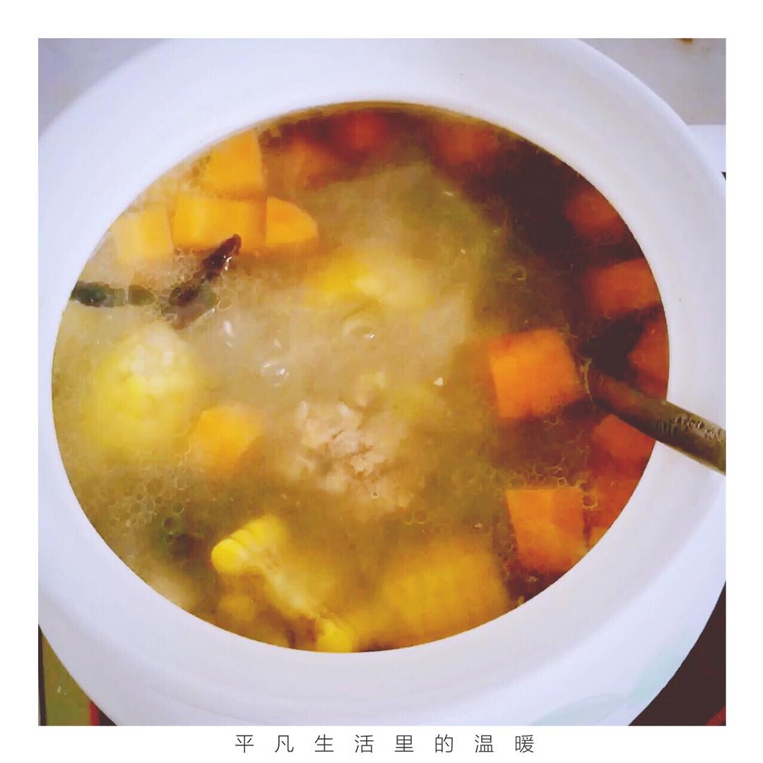 胡萝卜玉米排骨汤