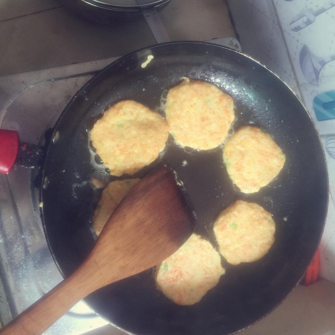 婴儿辅食-胡萝卜虾饼