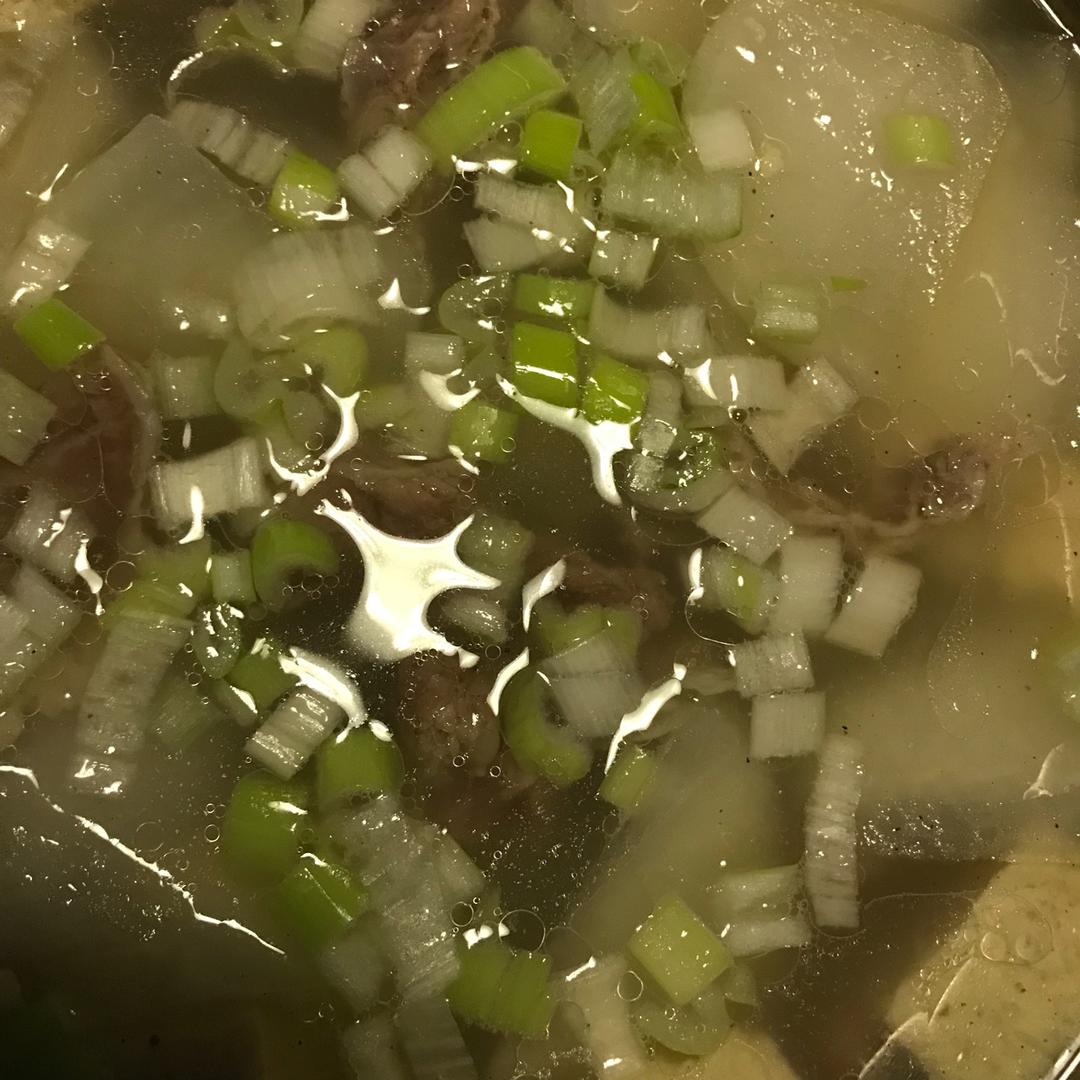 萝卜牛腩煲