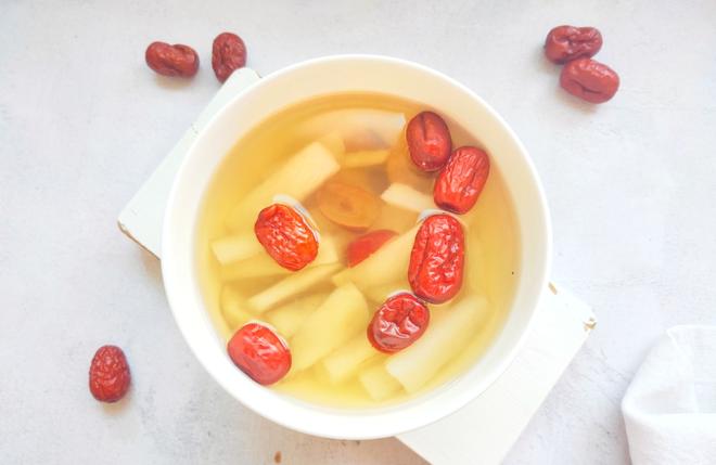 山药红枣桂圆汤:深秋时节的养颜补血汤的做法