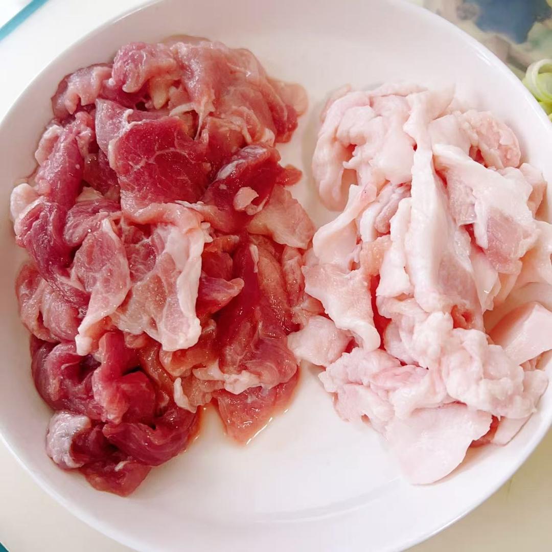 荷塘三宝小炒肉的做法 步骤1