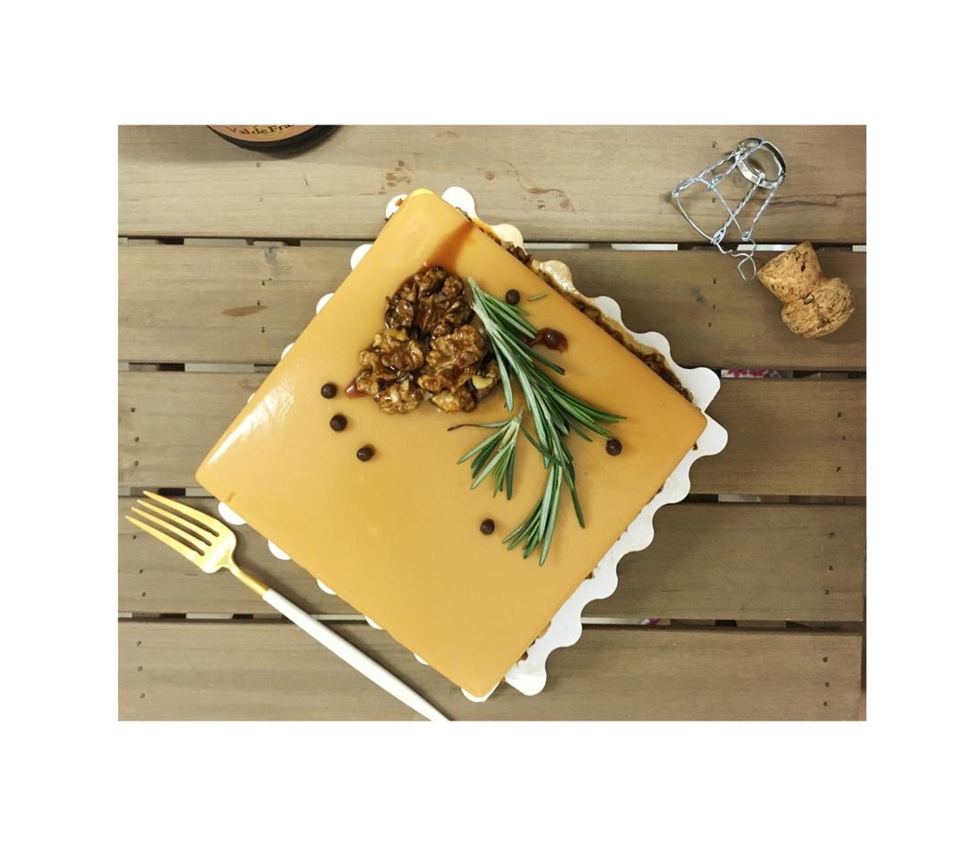 南瓜巧克力慕斯配焦糖淋面