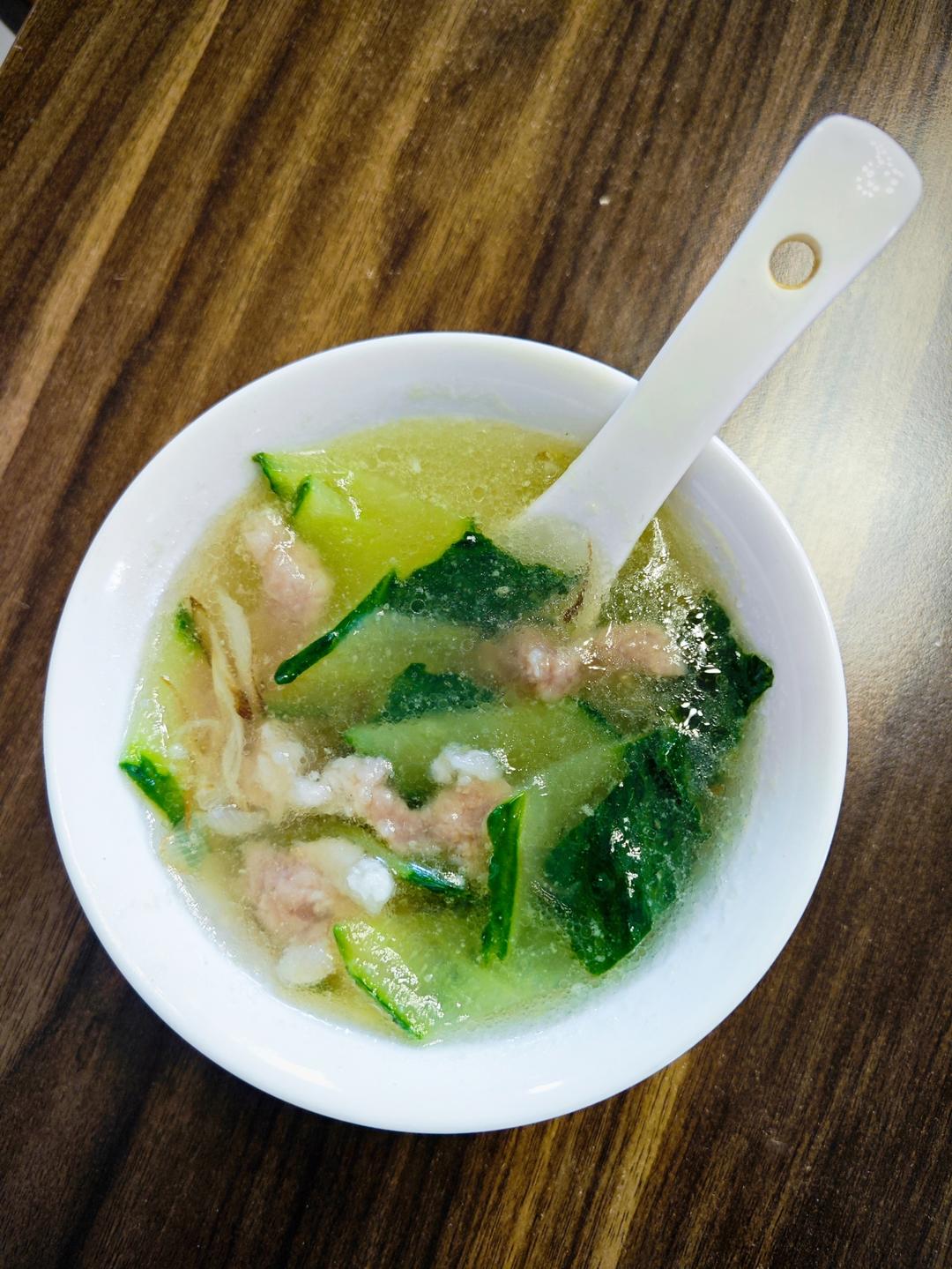 夏天清爽解腻的黄瓜滑肉汤！太鲜美了！