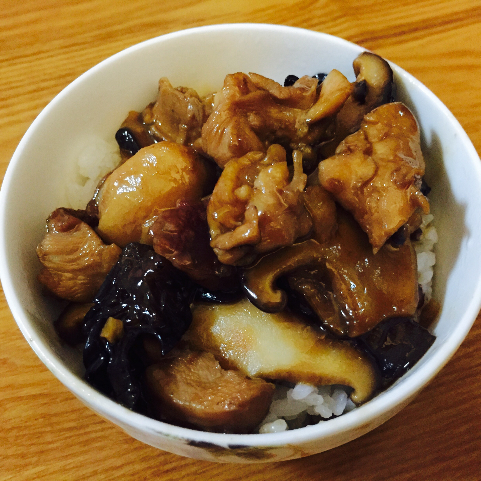 一个人的木耳滑鸡焖饭