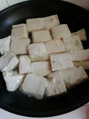 双菇烩豆腐的做法 步骤3