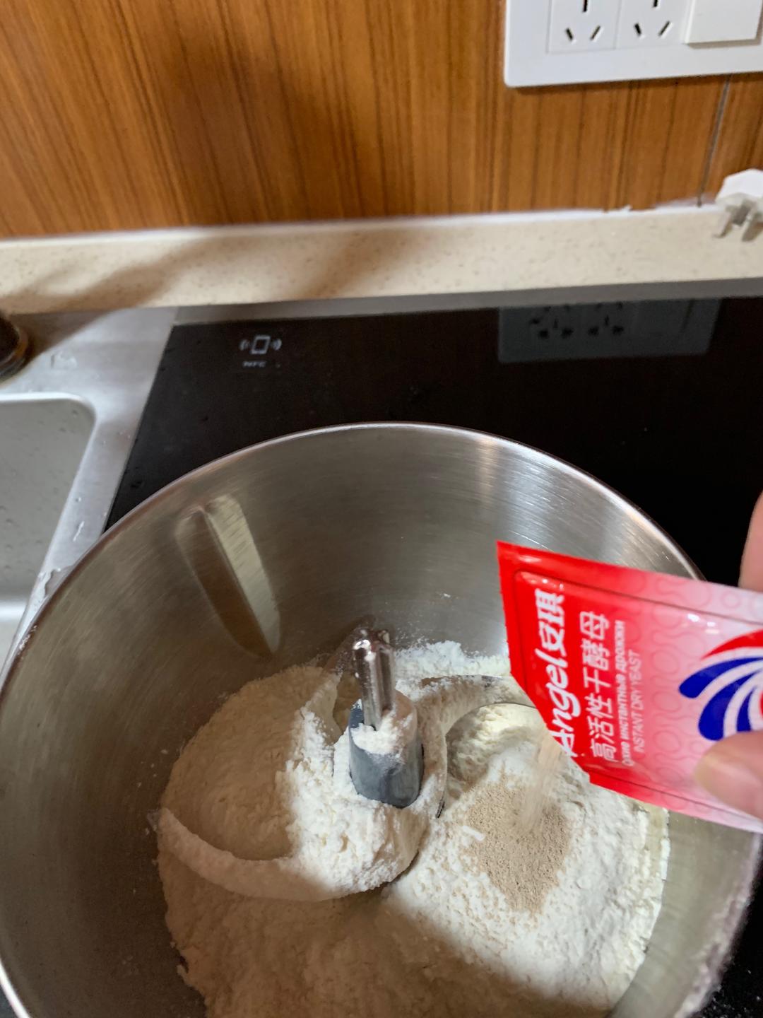 纯奶手撕吐司的做法 步骤1